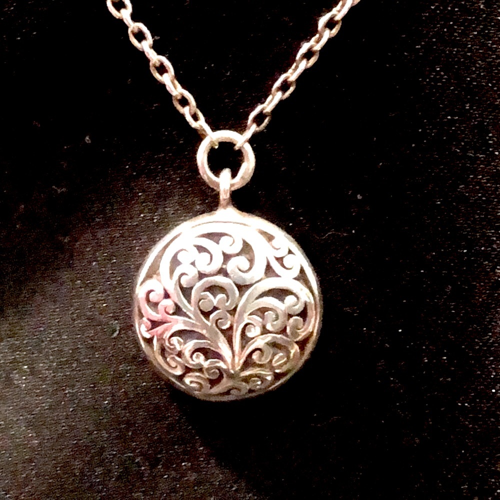 LOIS HILL Sterling Silver Cutout Scroll Round Pendant Toggle Extension Necklace